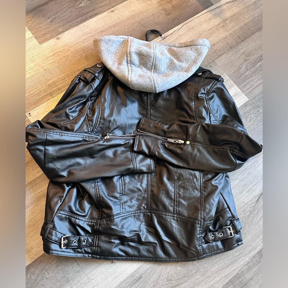 cute leather jacket with soft fleece inside, size says xl but fits like a M or L
